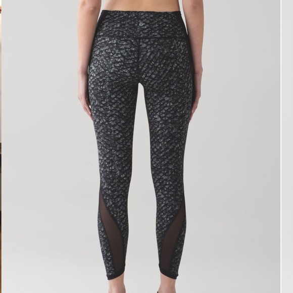 Lululemon Featherlight Tight - Picture 5 of 9
